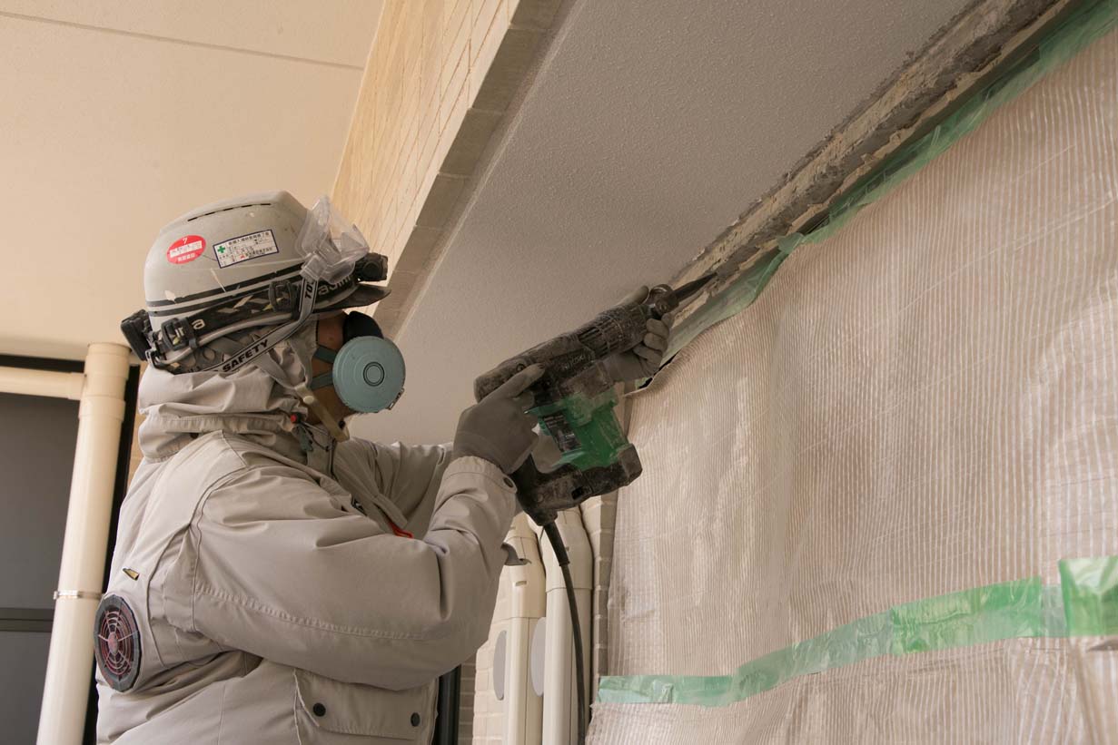 はつり工事の現場写真